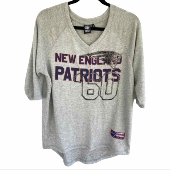 NFL Team Apparel New England Patriots Beaded Short Sleeve Gray Shirt - Picture 1 of 5